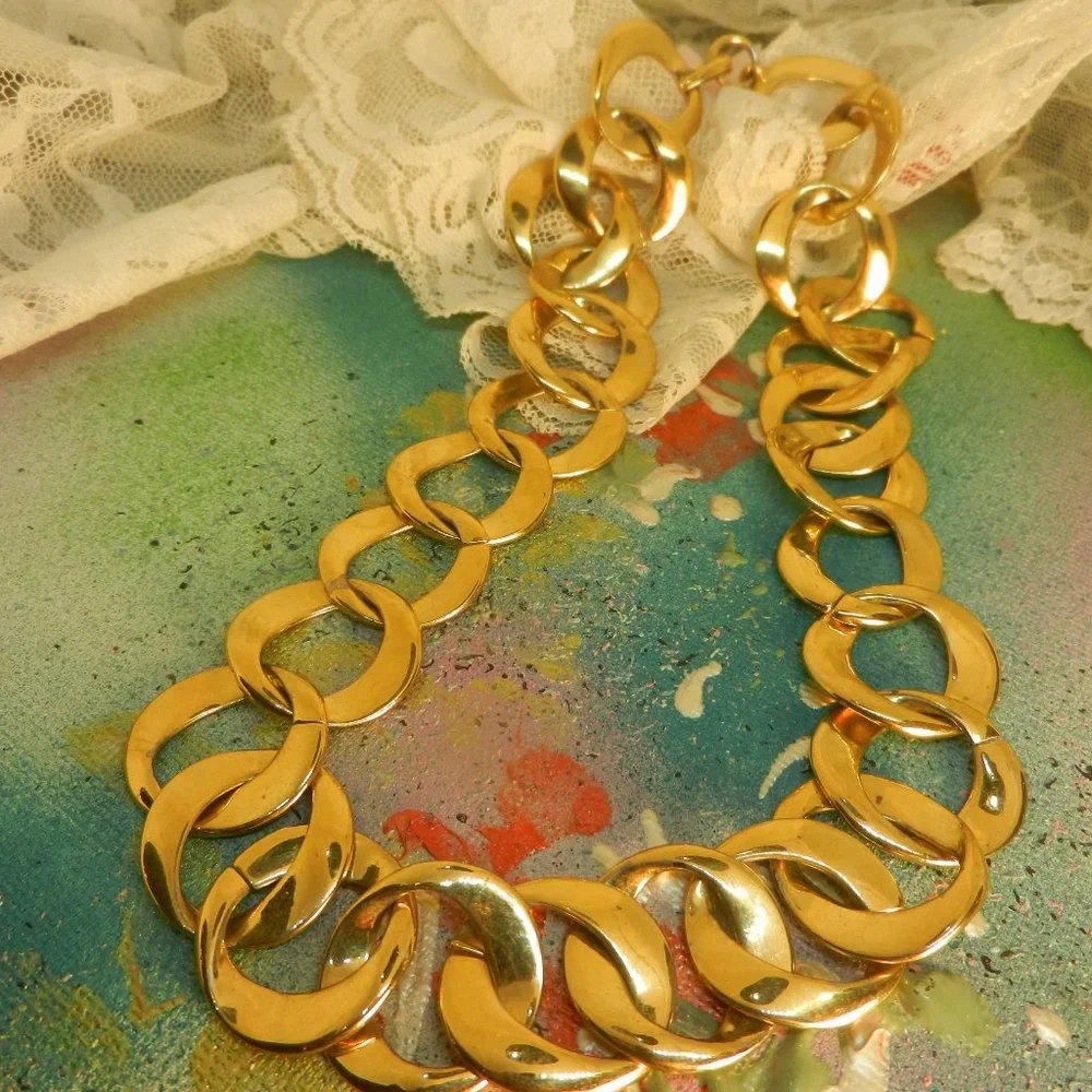 VTG gold metal chain necklace shiny oblong gold tone large chain links choker